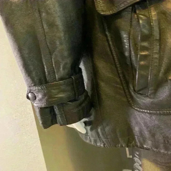 I.O.U - Picture 3 of 10